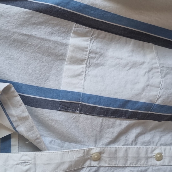 Gap button down shirt. Size S - Picture 4 of 4